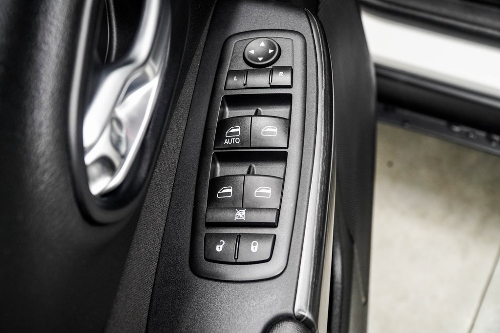 Vehicle image 26 of 31
