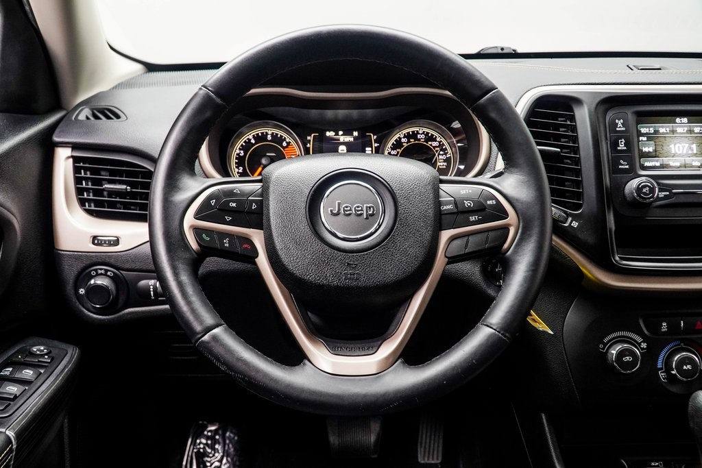 Vehicle image 15 of 31