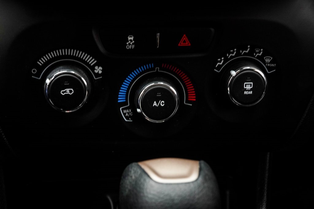 Vehicle image 19 of 31