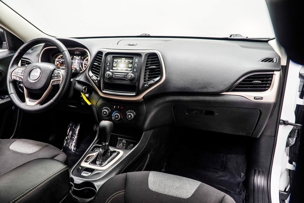 Vehicle image 16 of 31