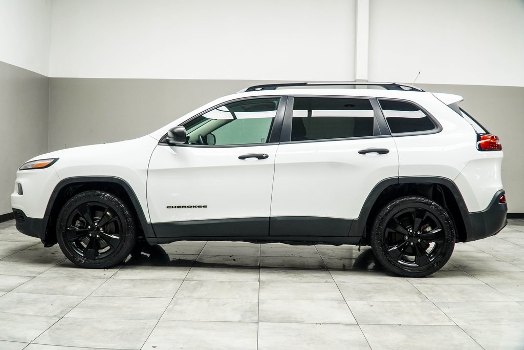 Vehicle image 10 of 31