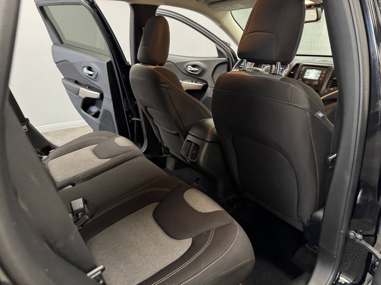 Vehicle image 51 of 58