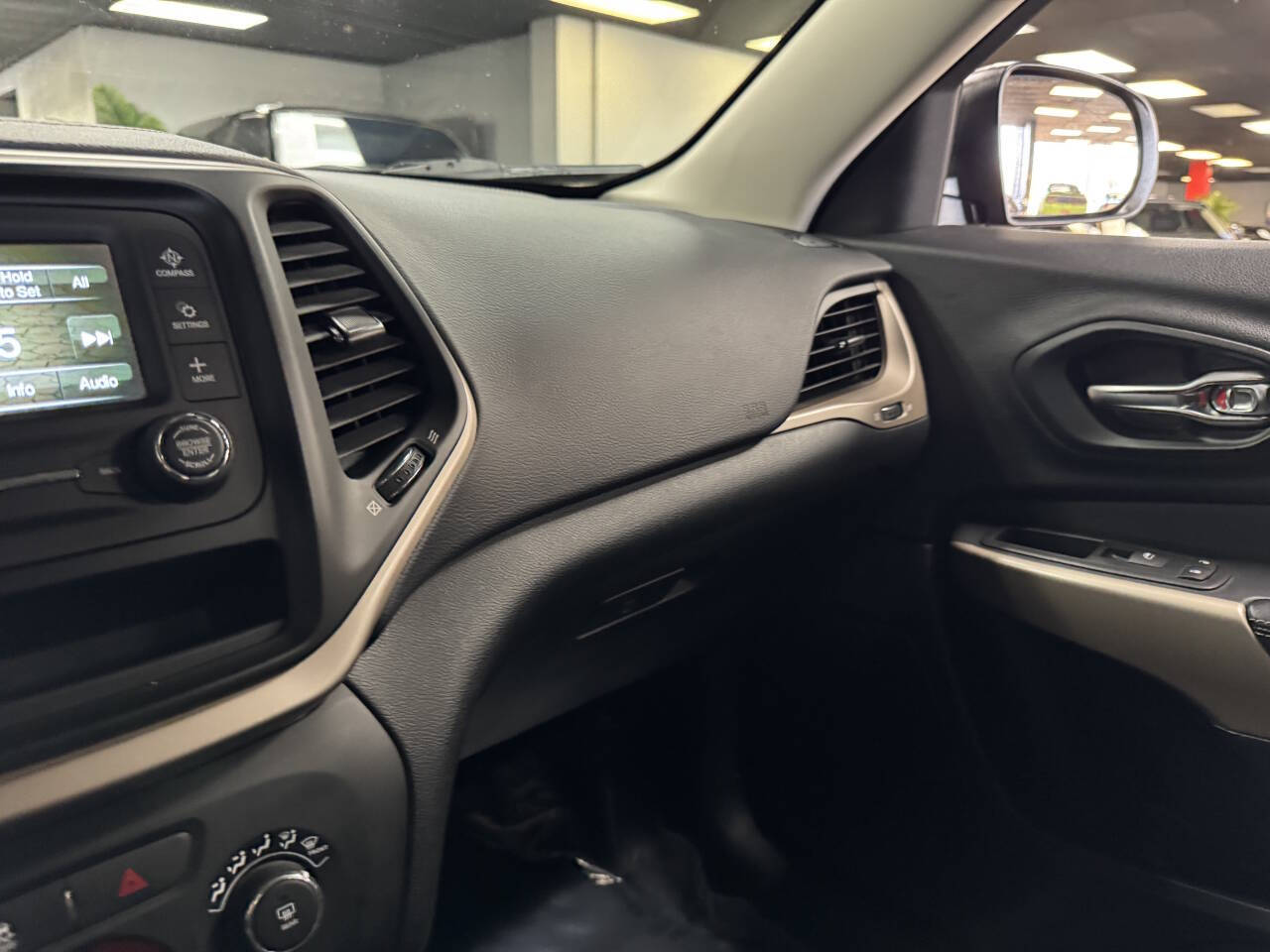 Vehicle image 25 of 58