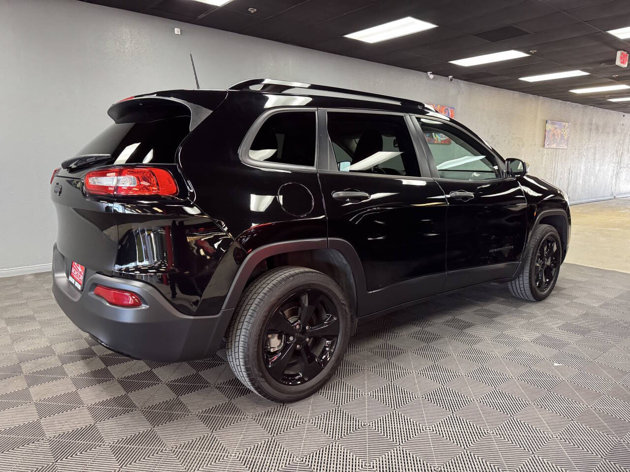 Vehicle image 10 of 58