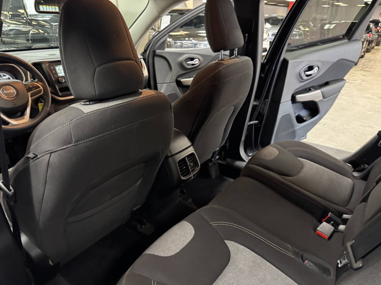Vehicle image 40 of 58