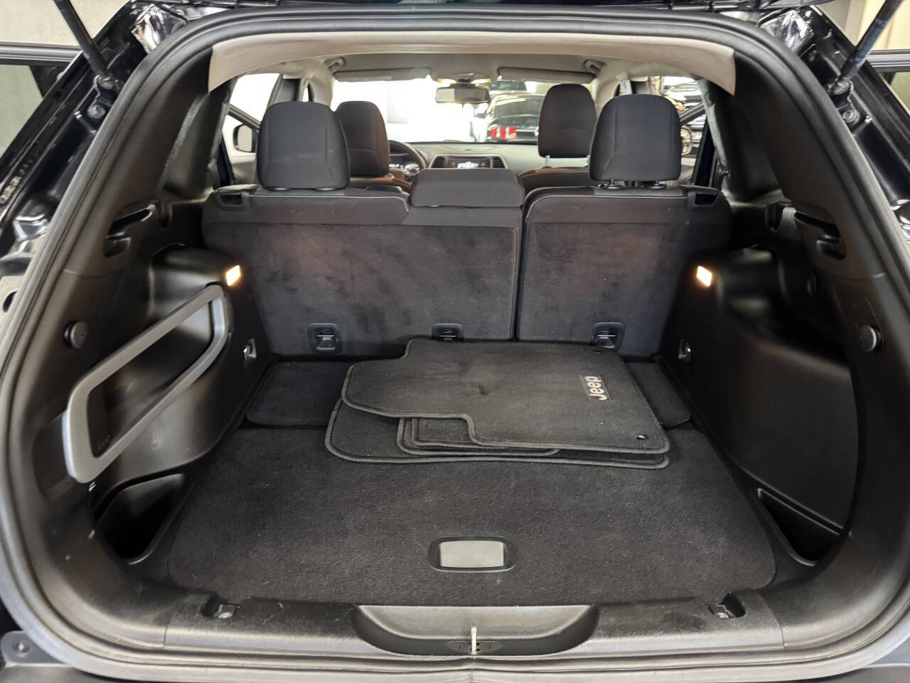 Vehicle image 46 of 58