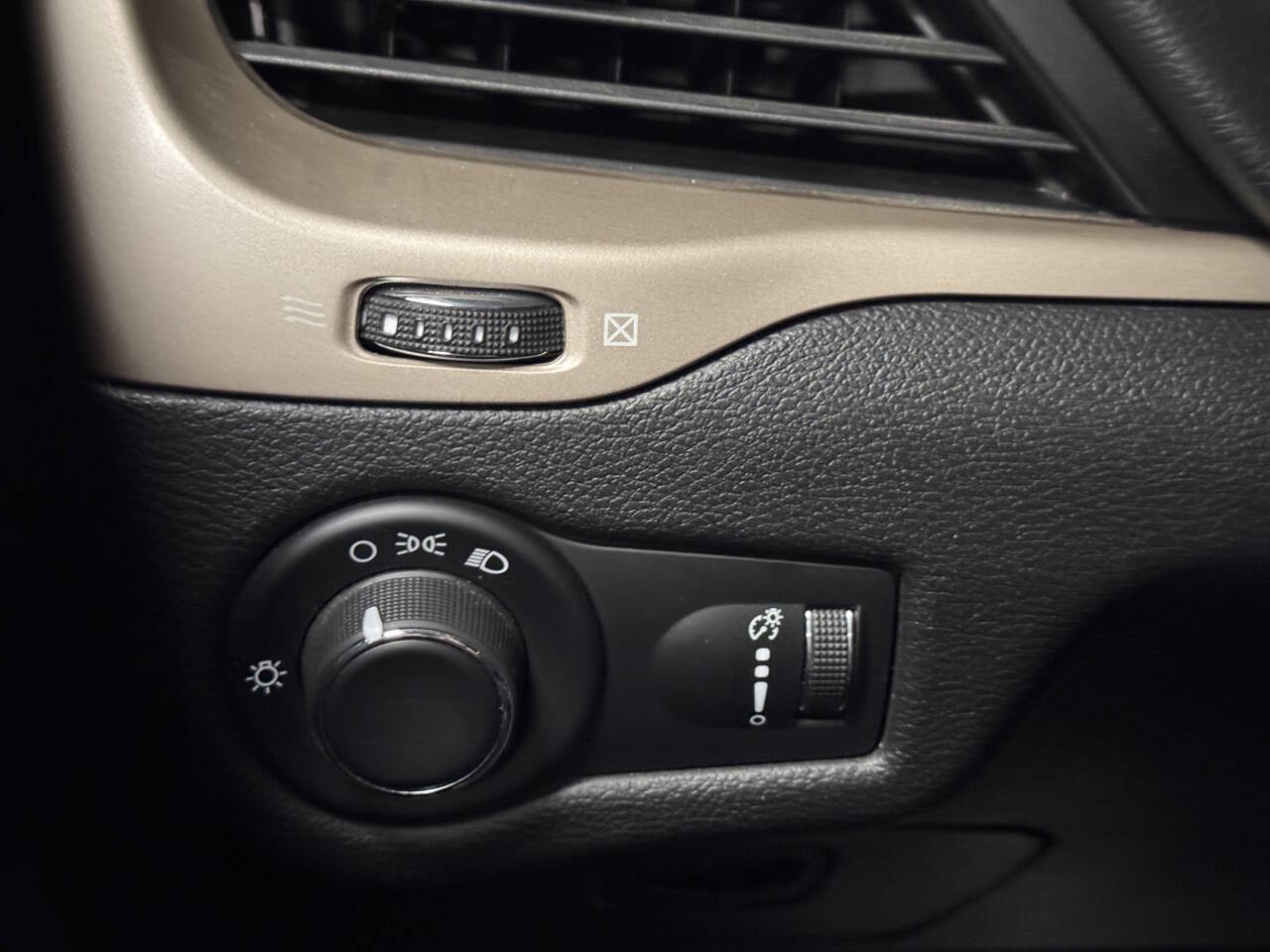 Vehicle image 29 of 58