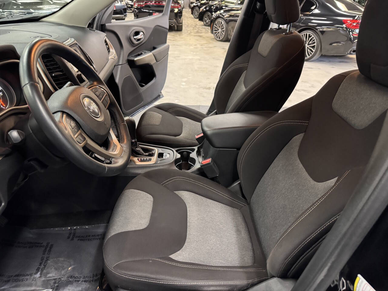 Vehicle image 33 of 58