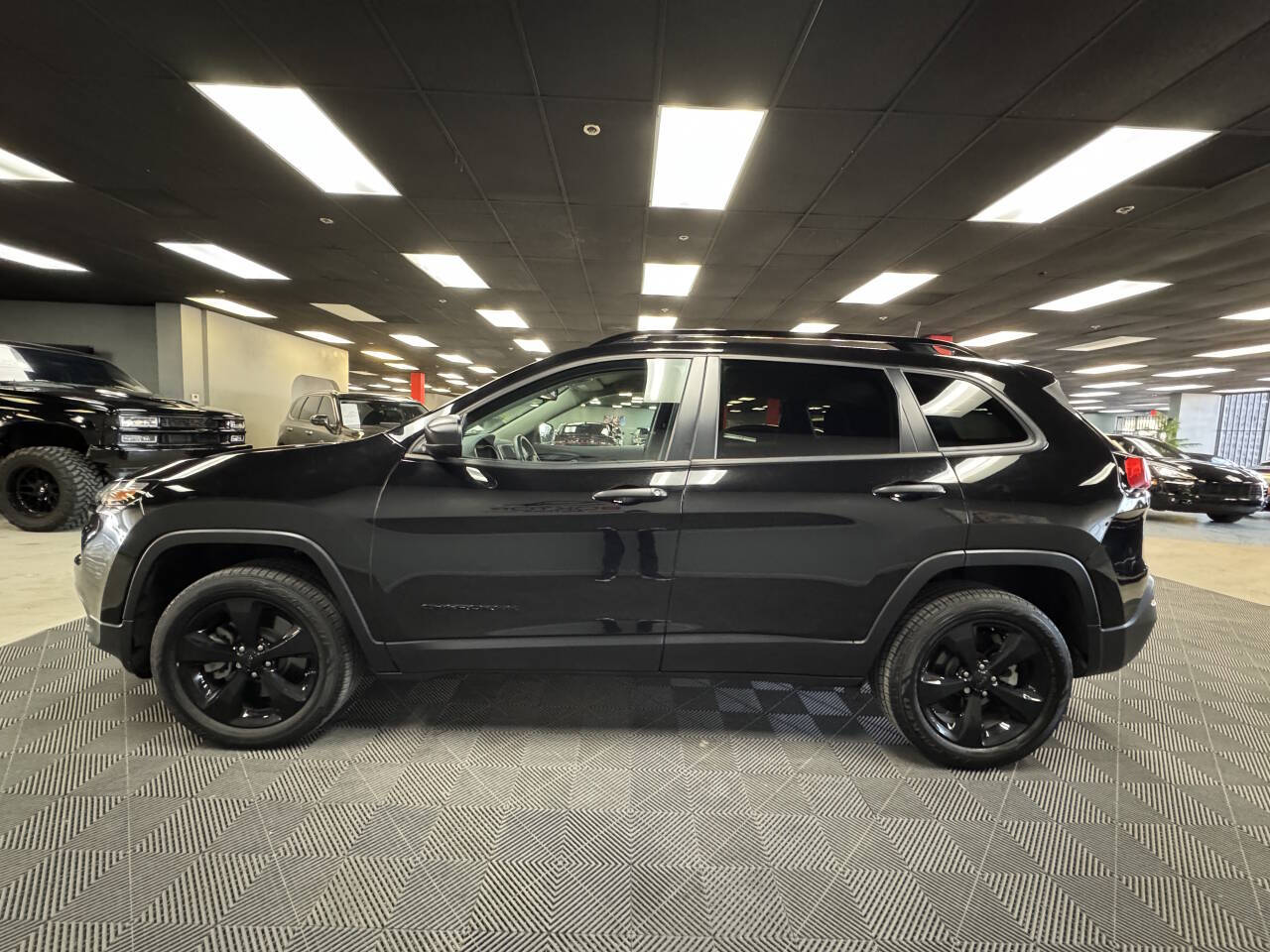 Vehicle image 13 of 58