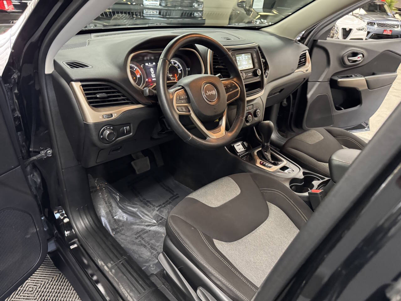 Vehicle image 36 of 58