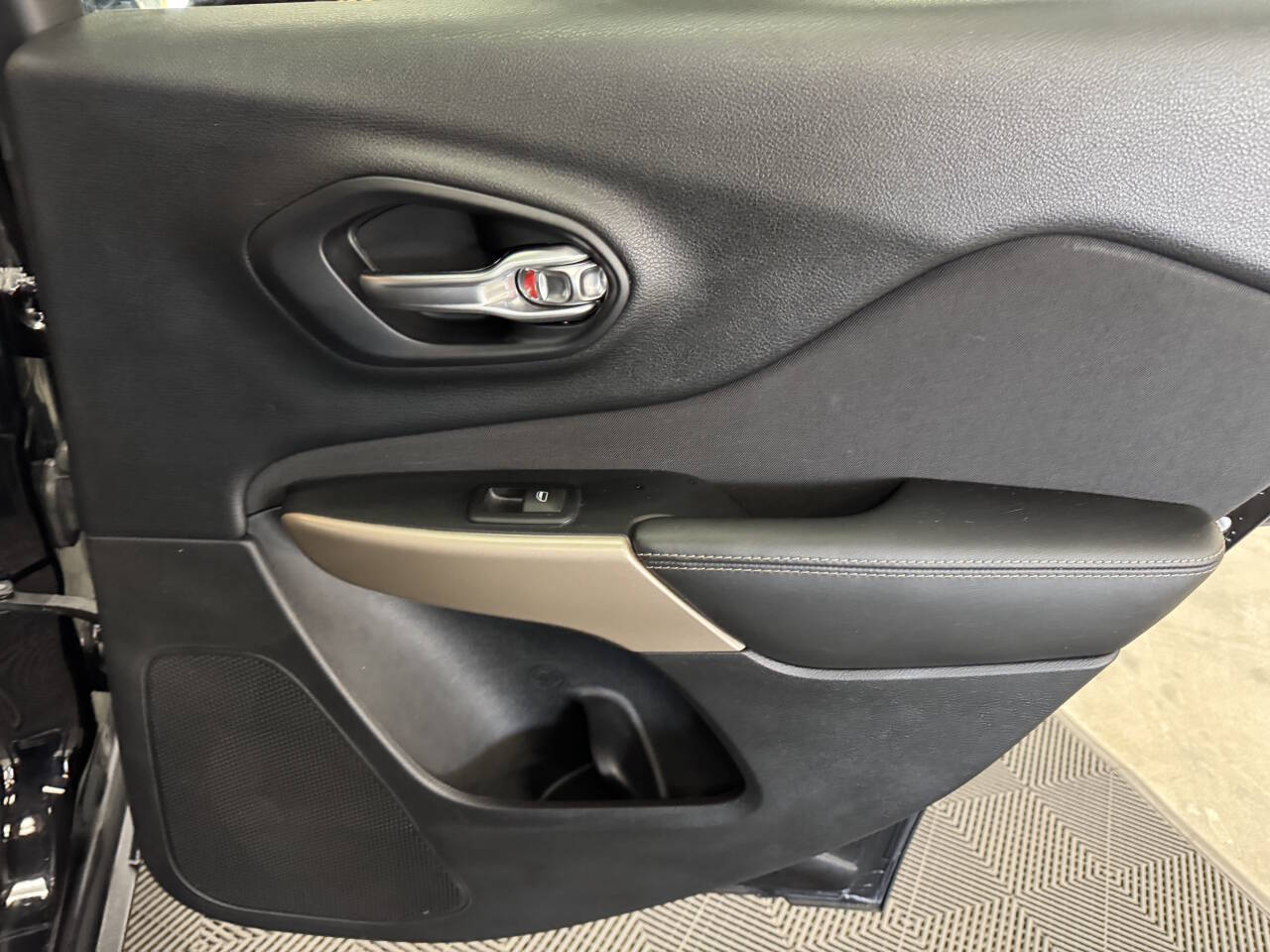 Vehicle image 52 of 58