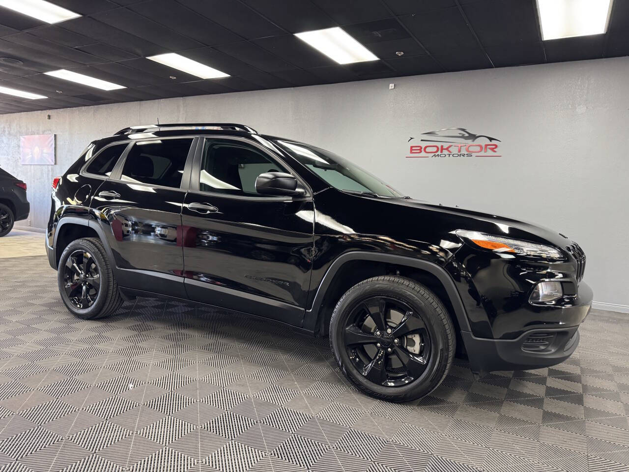 Vehicle image 7 of 58