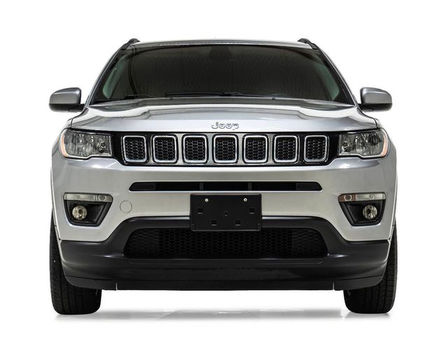 2017 Jeep Compass Latitude Image 2 of 32
