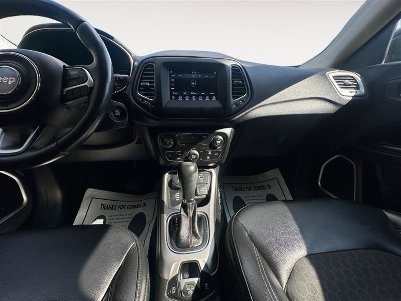 Vehicle image 11 of 14