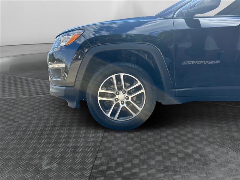 Vehicle image 8 of 14