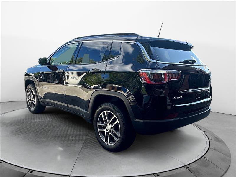 Vehicle image 6 of 14
