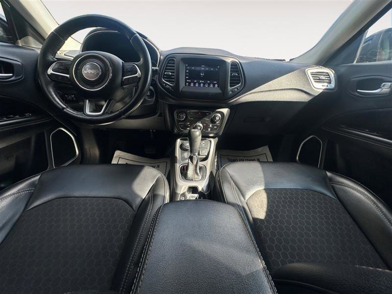 Vehicle image 10 of 14