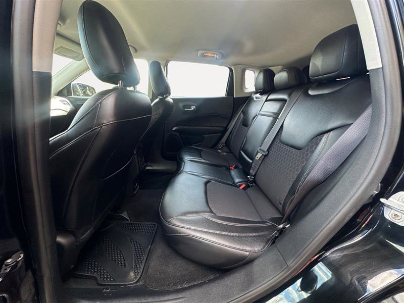 Vehicle image 13 of 14
