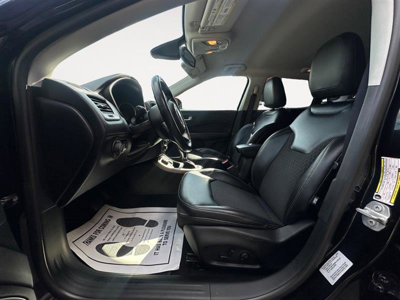 Vehicle image 9 of 14