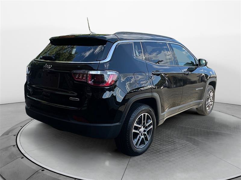 Vehicle image 4 of 14