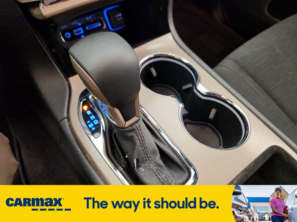 Vehicle image 23 of 28