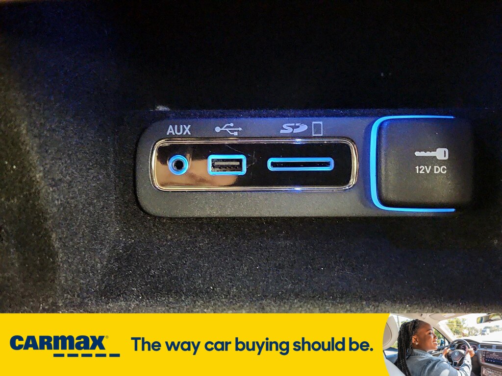 Vehicle image 24 of 28