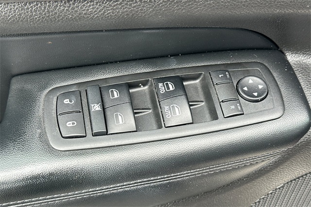 Vehicle image 38 of 46
