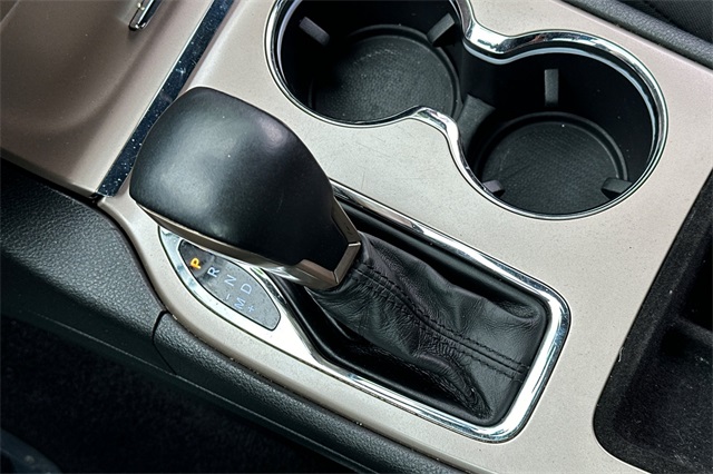 Vehicle image 25 of 46