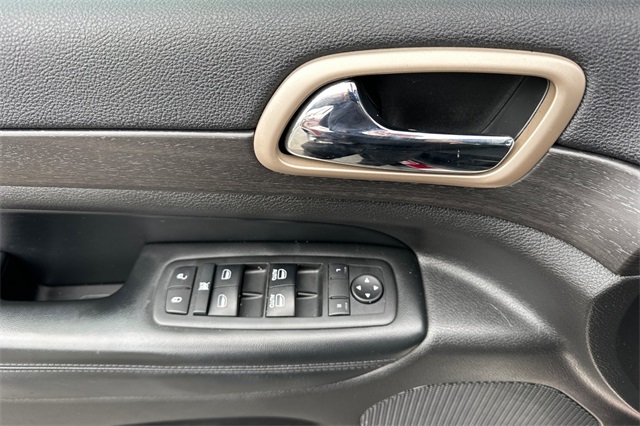 Vehicle image 28 of 46