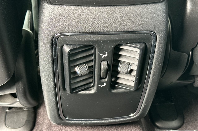 Vehicle image 27 of 46
