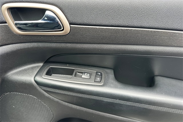 Vehicle image 37 of 46