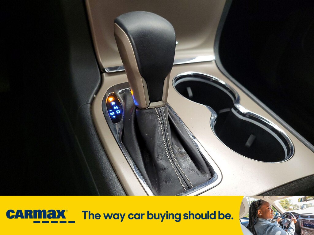 Vehicle image 23 of 29