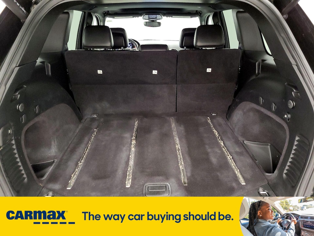Vehicle image 27 of 29