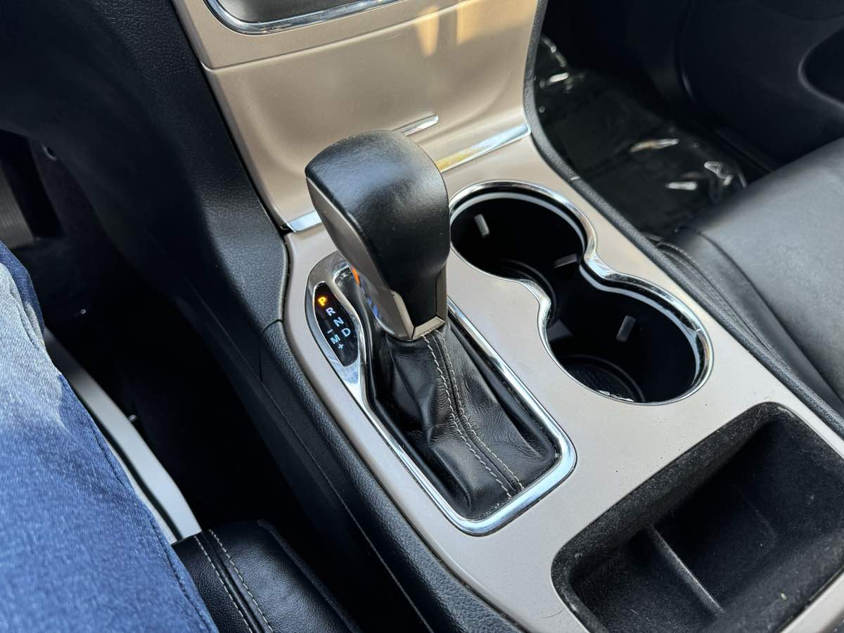 Vehicle image 17 of 20