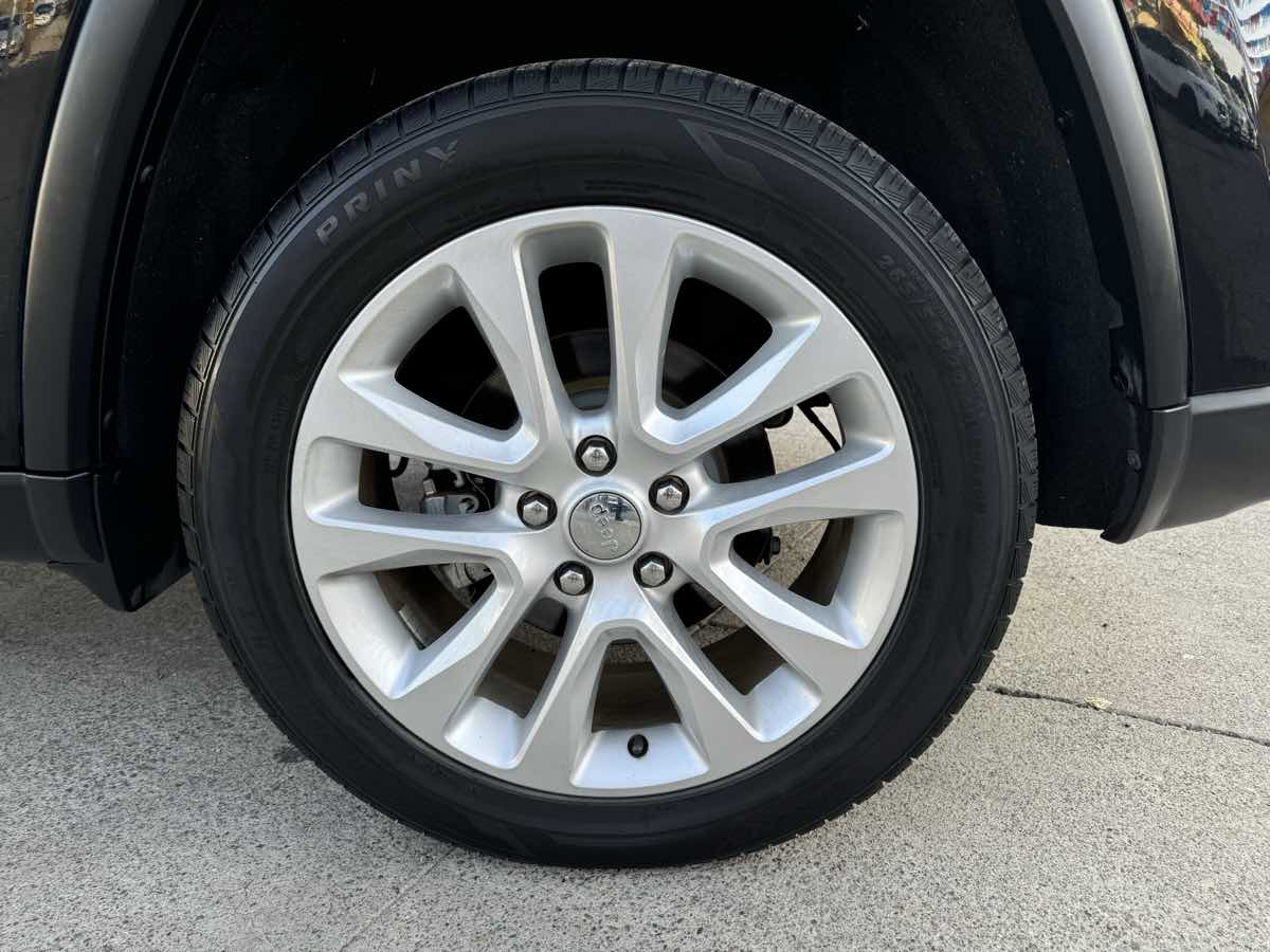 Vehicle image 10 of 20