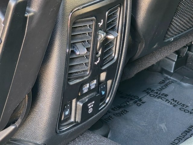 Vehicle image 33 of 41