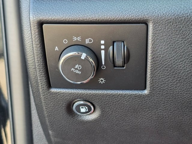 Vehicle image 32 of 41