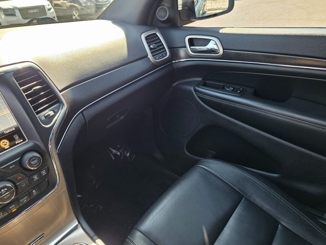 Vehicle image 21 of 41