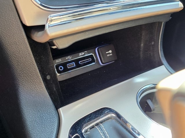 Vehicle image 27 of 41