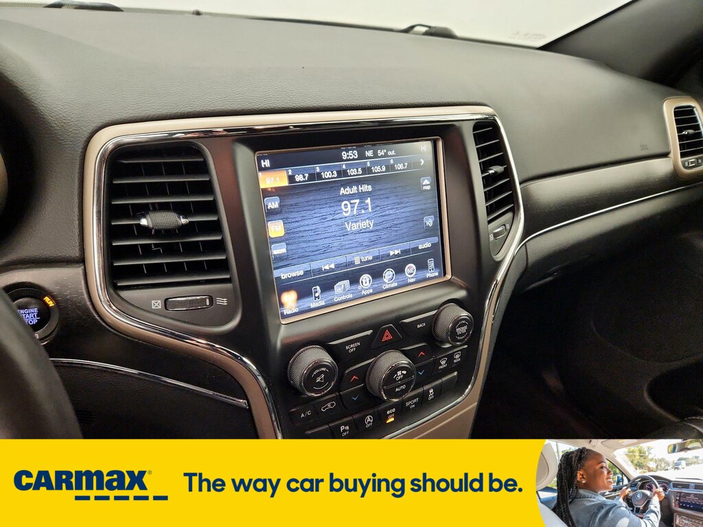 Vehicle image 21 of 29