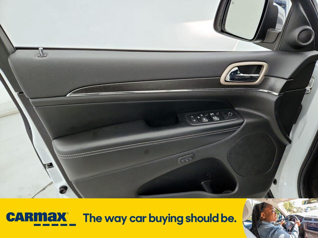 Vehicle image 15 of 29