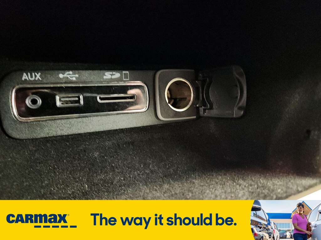 Vehicle image 24 of 29