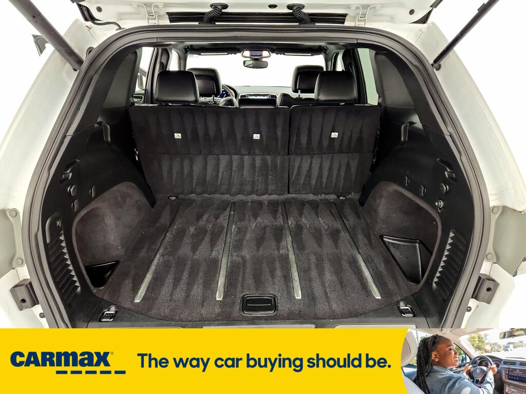 Vehicle image 27 of 29
