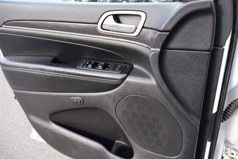 Vehicle image 18 of 36