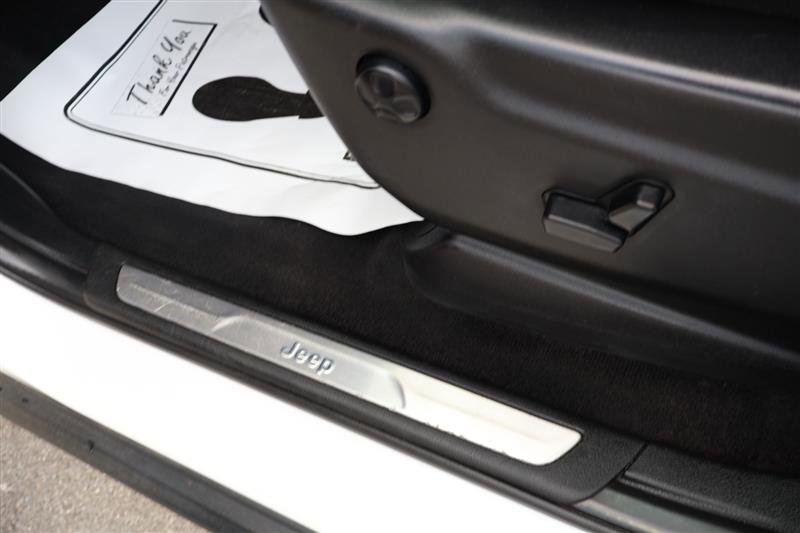 Vehicle image 17 of 36