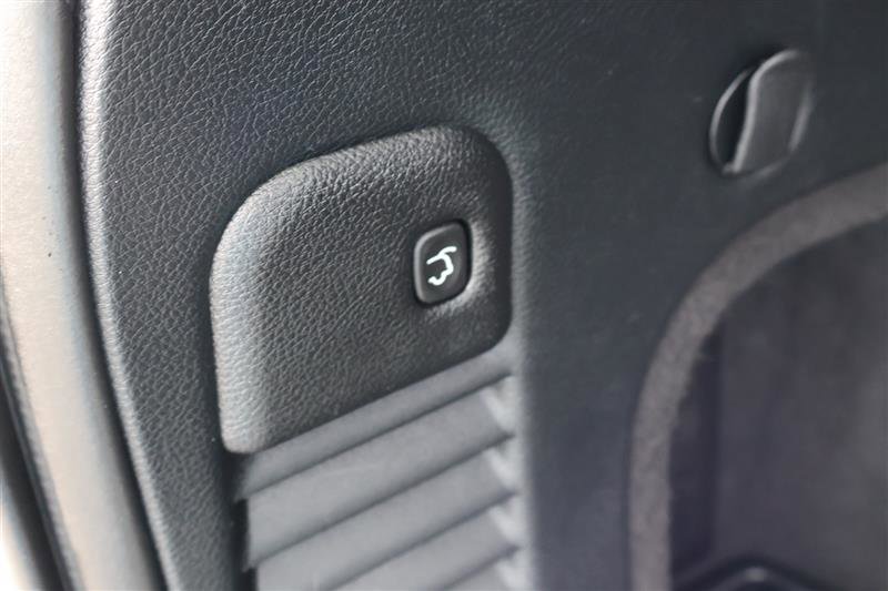 Vehicle image 32 of 36