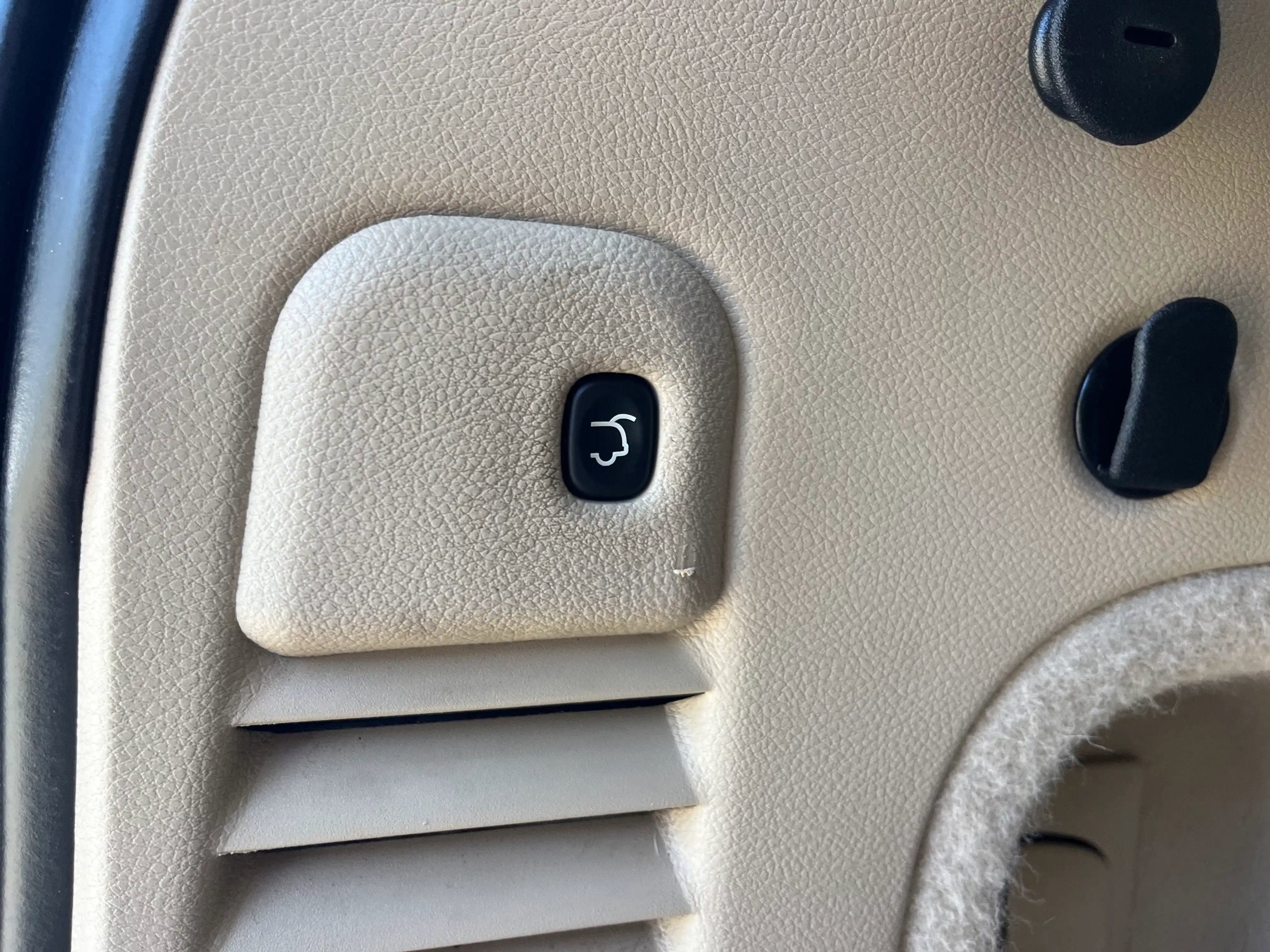 Vehicle image 54 of 57