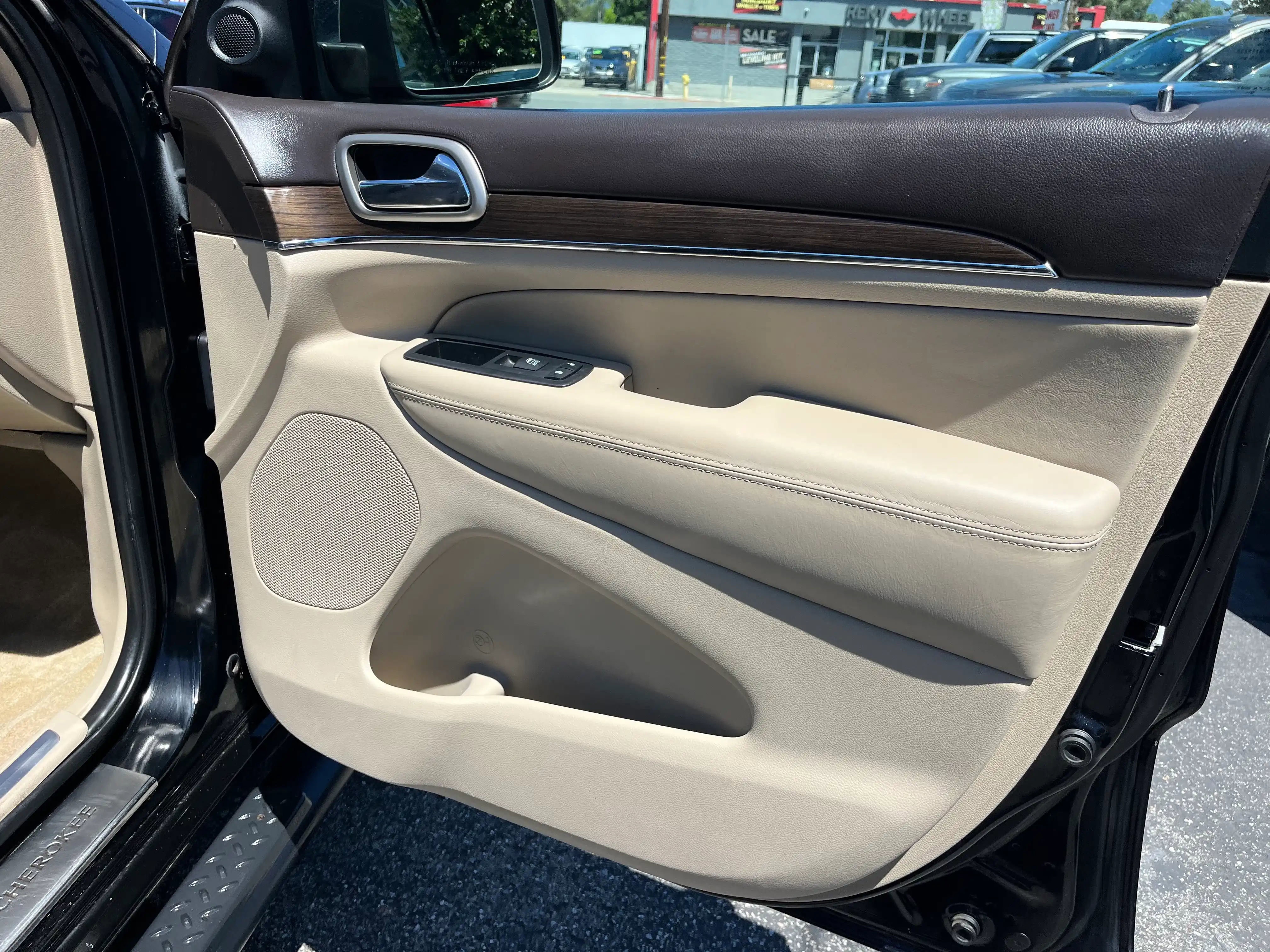 Vehicle image 40 of 57