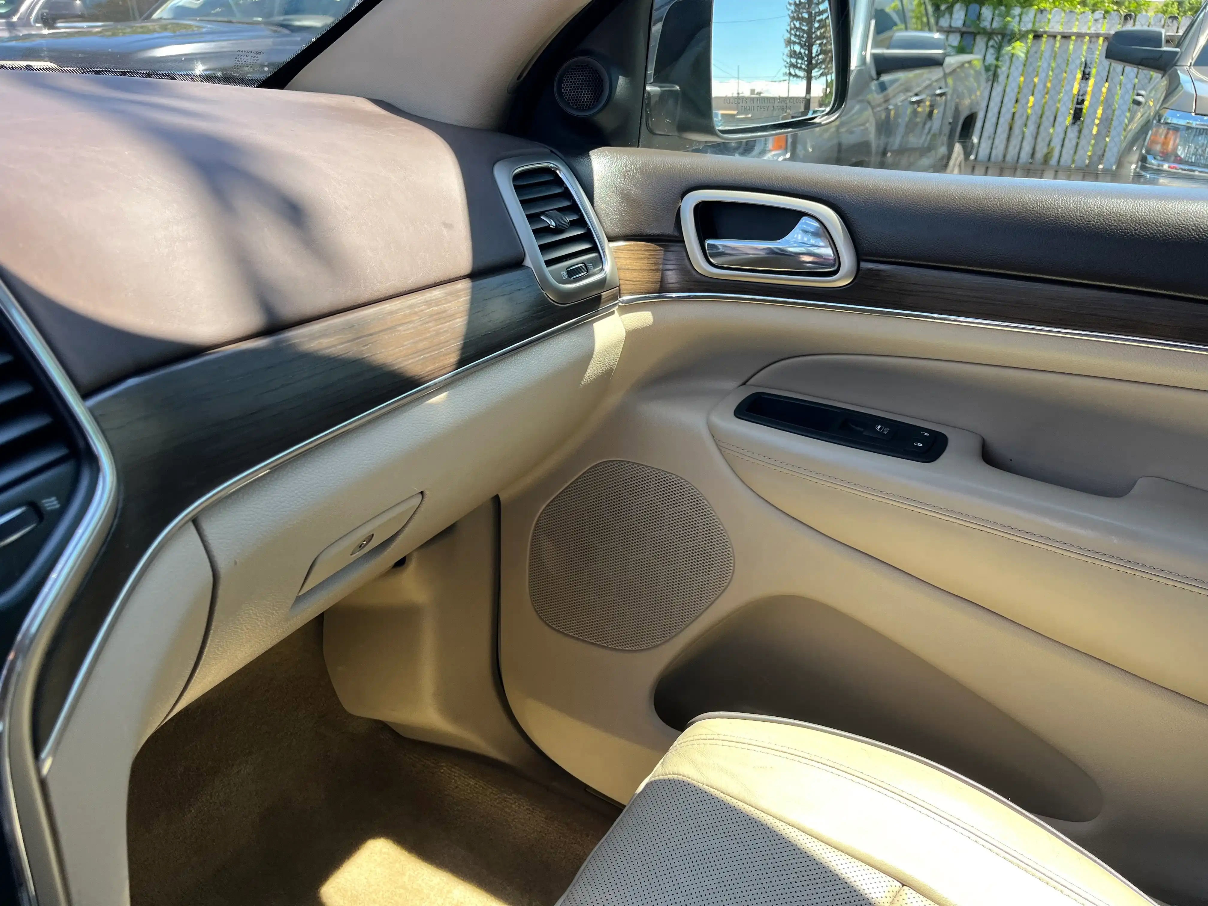 Vehicle image 32 of 57