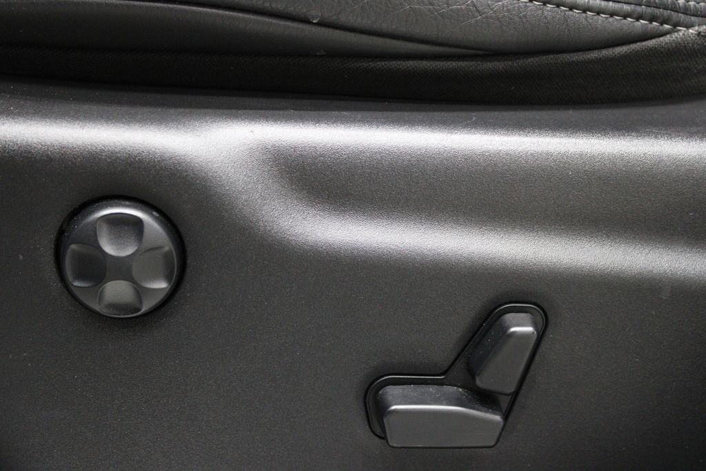 Vehicle image 19 of 49